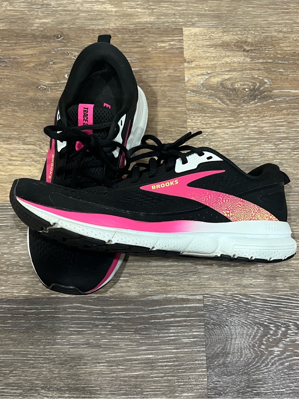 Brooks Women’s Black & Hot Pink Athletic Running Shoes